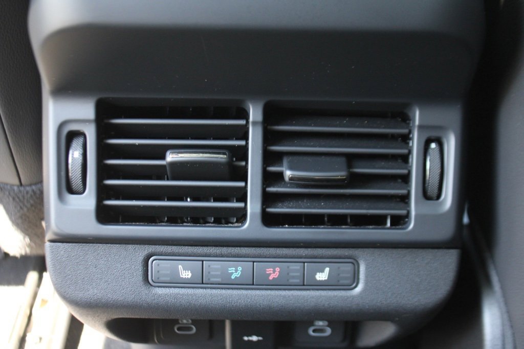 Used 2024 Land Rover Range Rover Evoque Dynamic SE image 25