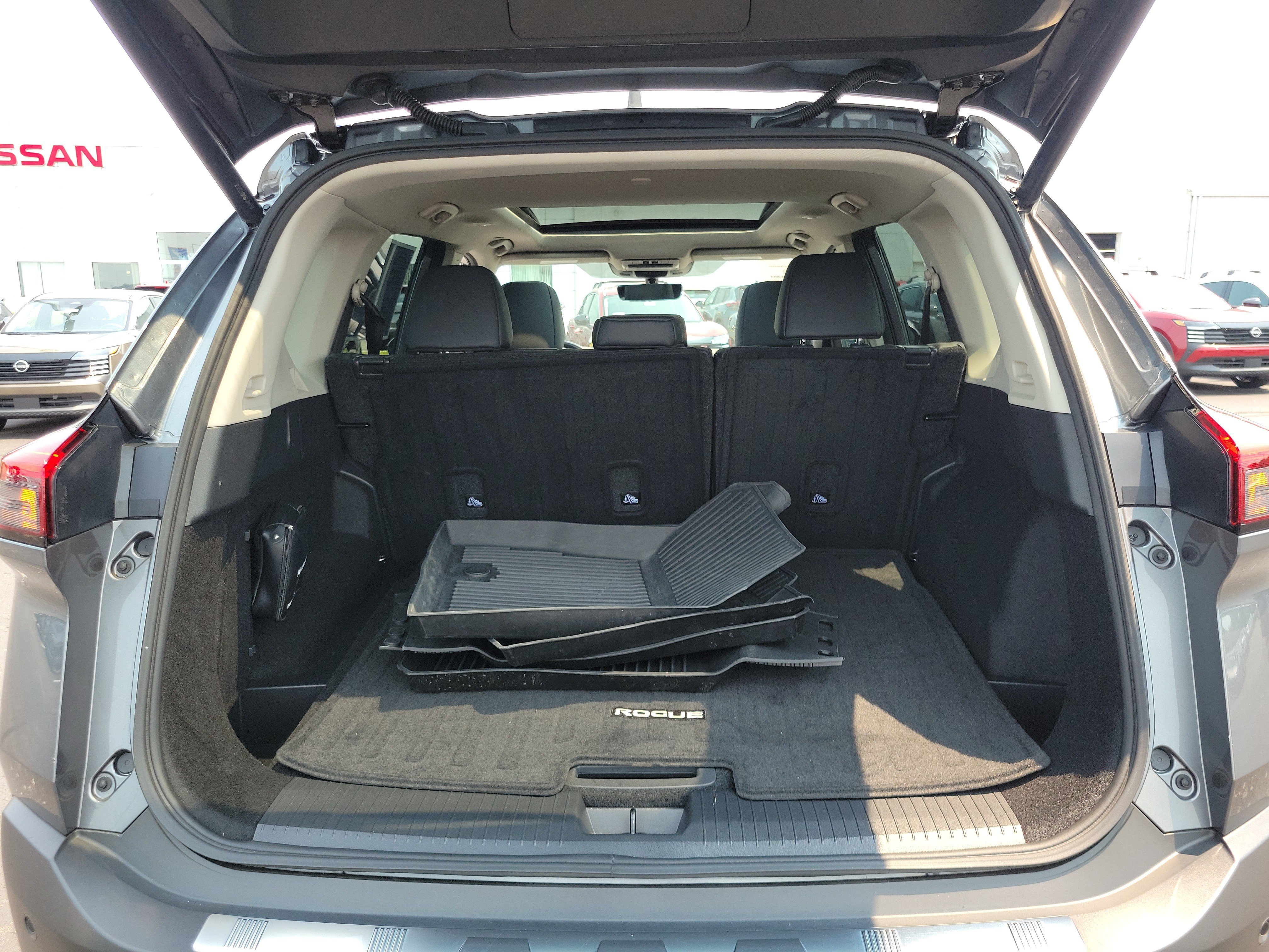 Certified 2023 Nissan Rogue SV w/ SV Premium B Package AWD/4WD image 8