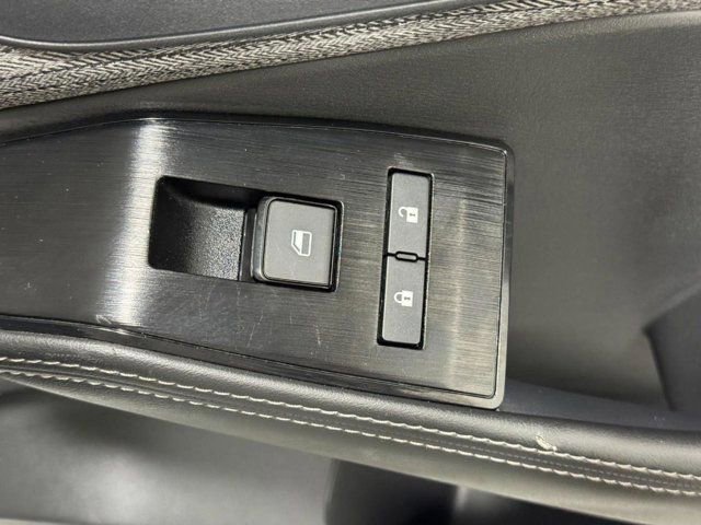 Used 2022 Nissan Rogue S FWD image 19