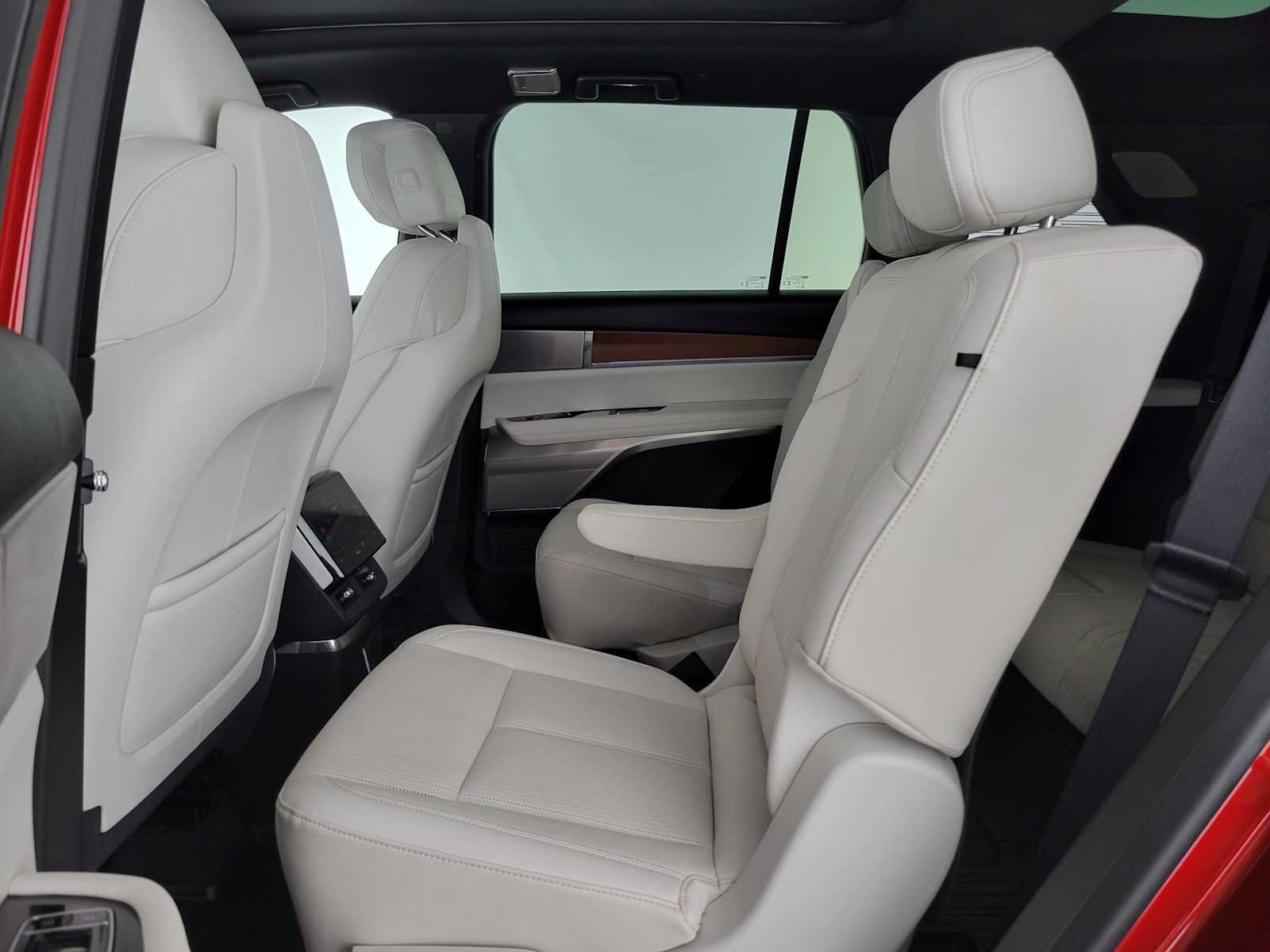 Used 2026 Cadillac Vistiq Sport w/ LPO, Floor Liner Package AWD/4WD image 17