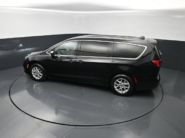 Used 2024 Chrysler Pacifica Touring-L FWD image 22