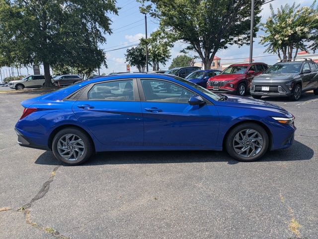 Used 2024 Hyundai Elantra SEL FWD image 3
