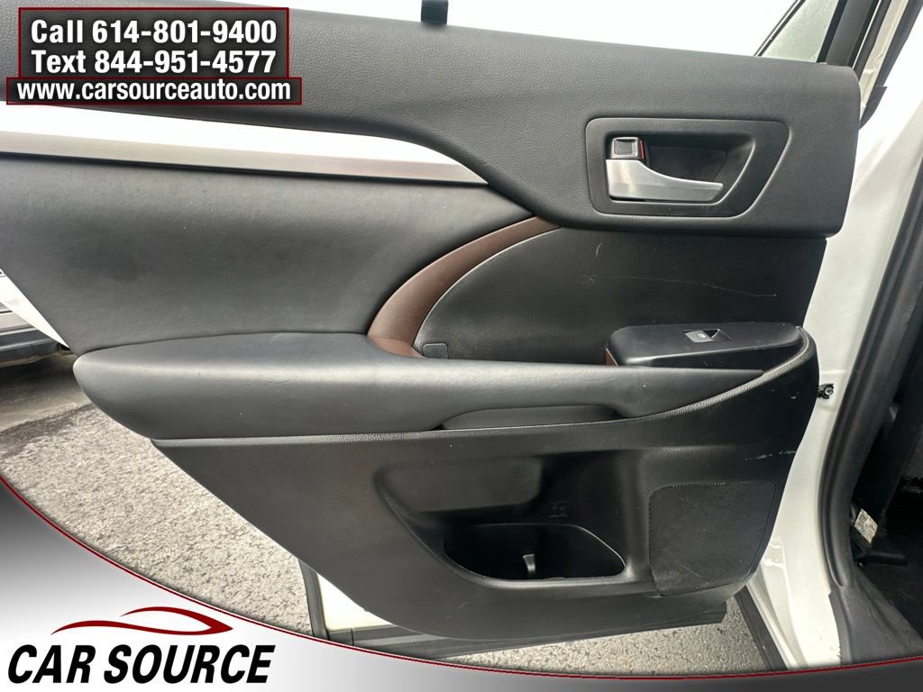 Used 2019 Toyota Highlander XLE AWD/4WD image 24