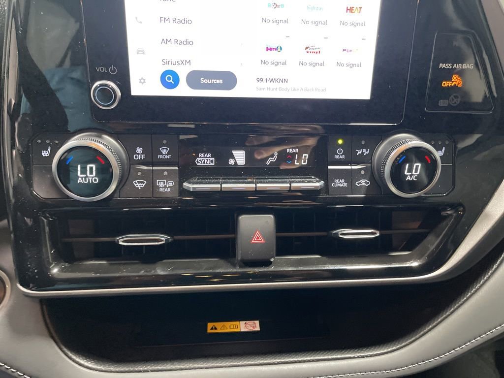 Used 2024 Toyota Highlander XLE image 32