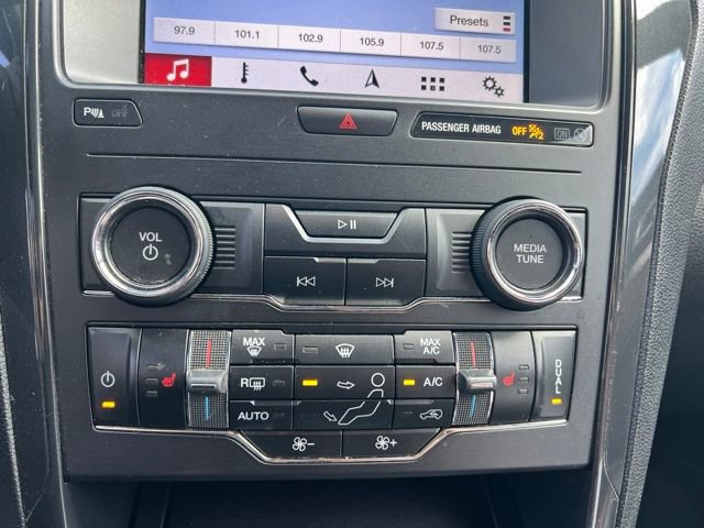 Used 2019 Ford Explorer XLT w/ Equipment Group 202A FWD image 21