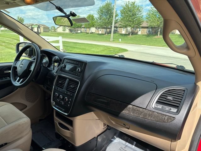 Used 2014 Dodge Grand Caravan SXT FWD image 13