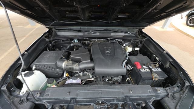 Used 2022 Toyota Tacoma TRD Sport w/ Technology Package AWD/4WD image 32