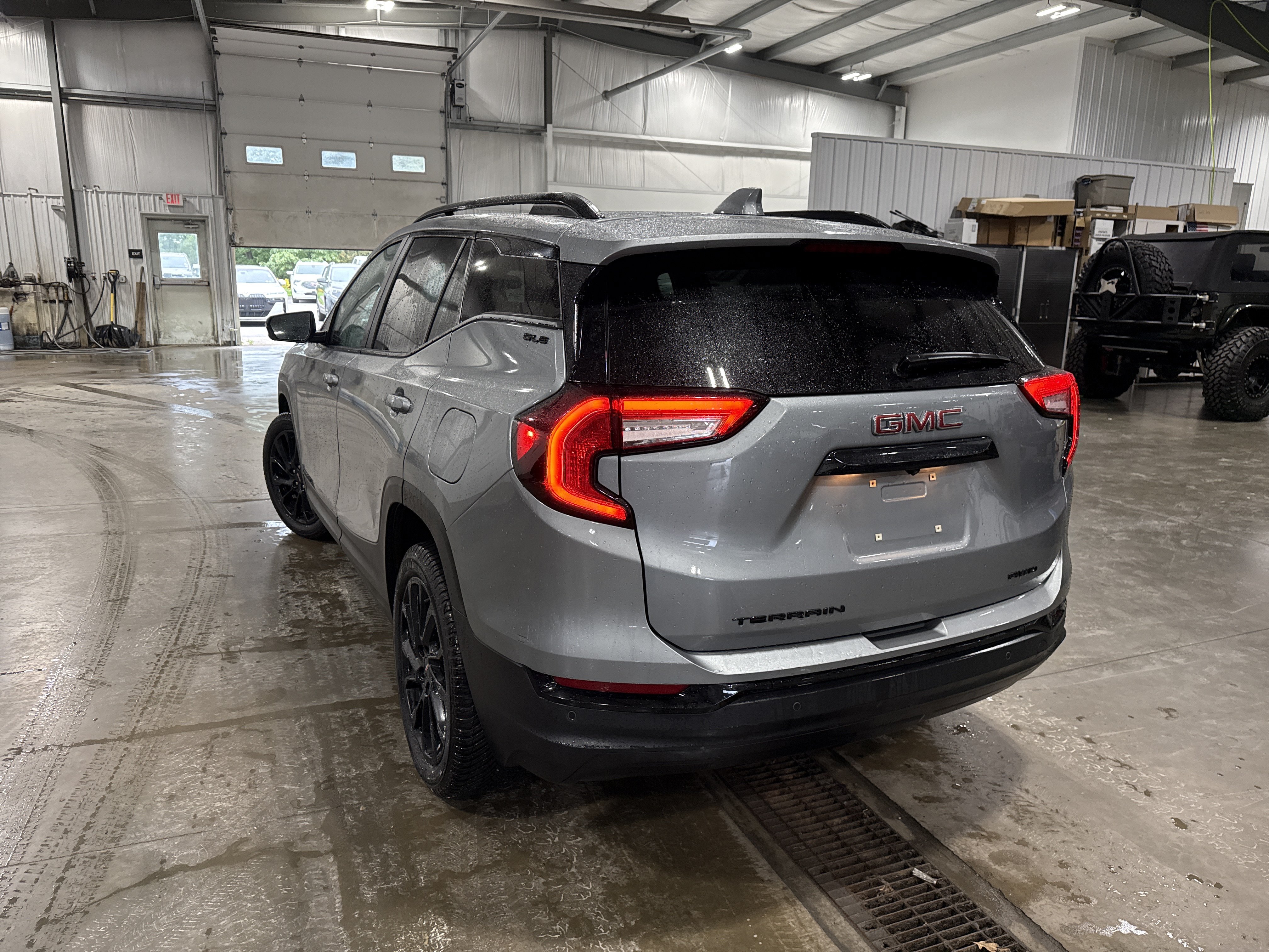 Used 2023 GMC Terrain SLE w/ Driver Convenience Package AWD/4WD image 4
