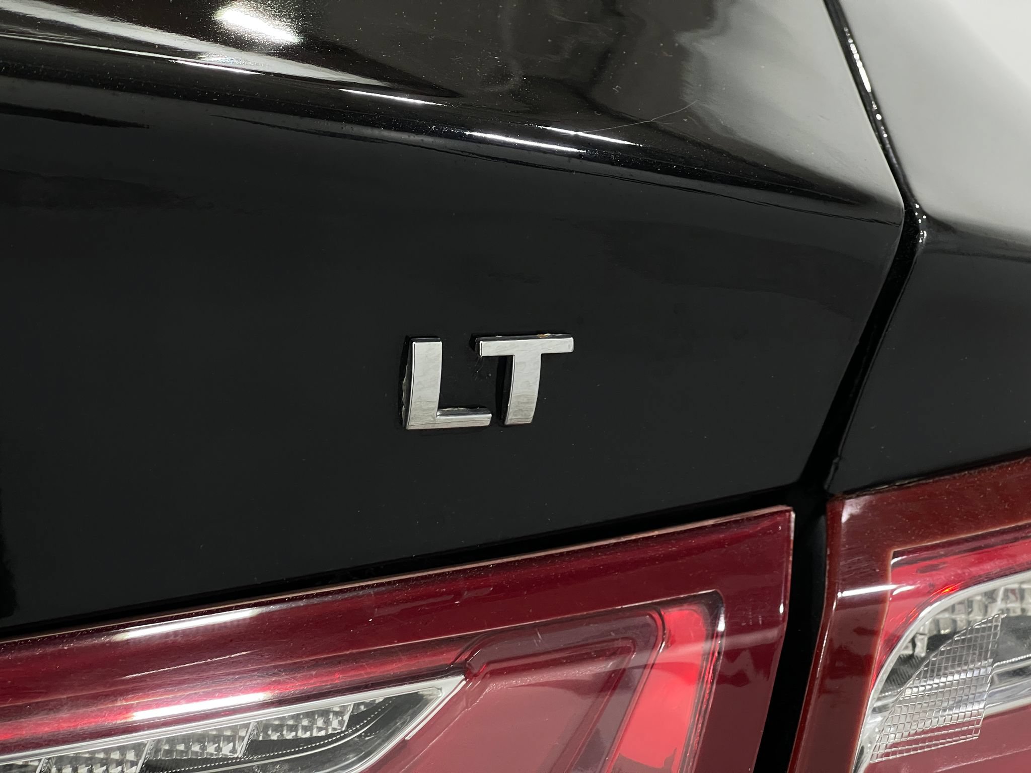 Used 2021 Chevrolet Malibu LT FWD image 38