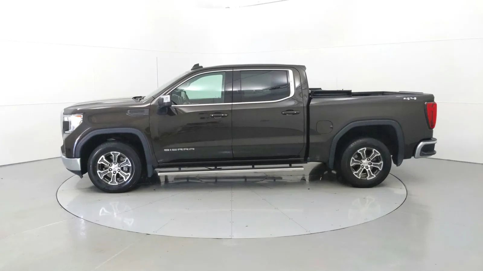 Used 2020 GMC Sierra 1500 SLE w/ SLE Convenience Package image 4