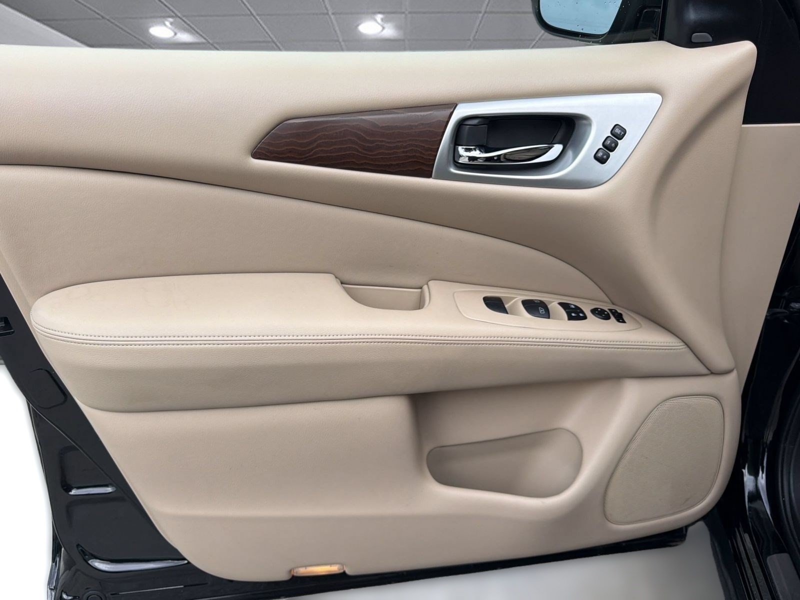 Used 2019 Nissan Pathfinder Platinum w/ Cargo Package FWD image 14