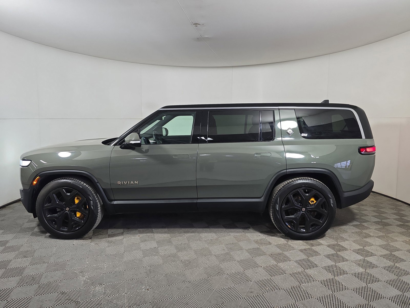 Used 2022 Rivian R1S Launch Edition image 2