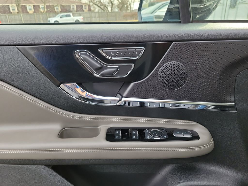 New 2026 Lincoln Corsair Premiere image 18