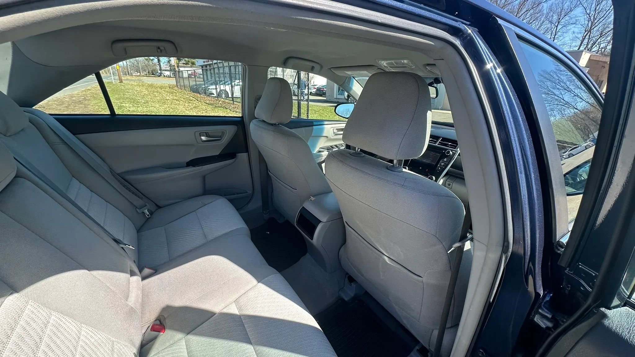 Used 2015 Toyota Camry LE FWD image 25