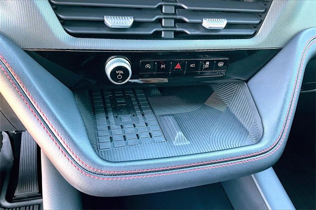 Used 2025 Ford Explorer ST-Line w/ Premium Package image 24