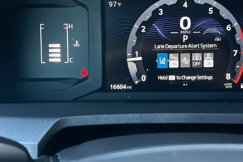 Certified 2025 Toyota Tacoma SR5 AWD/4WD image 30