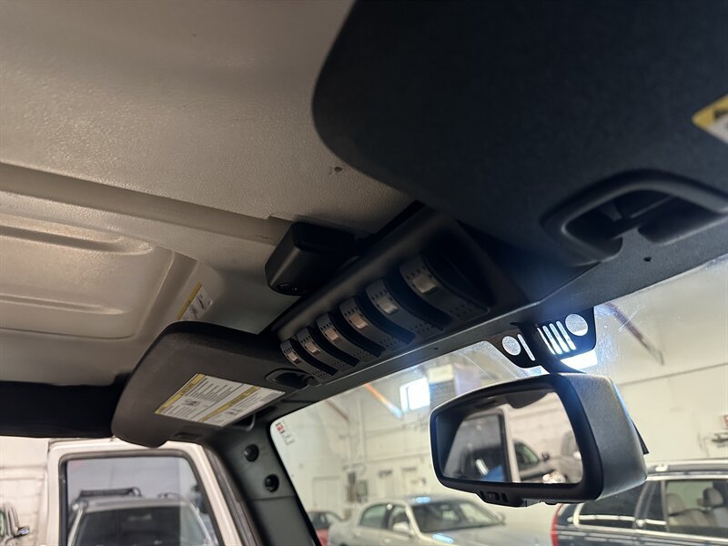 Used 2015 Jeep Wrangler Unlimited Rubicon w/ Connectivity Group AWD/4WD image 30