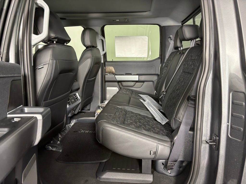 New 2026 Ford F250 Lariat w/ Black Appearance Package image 34