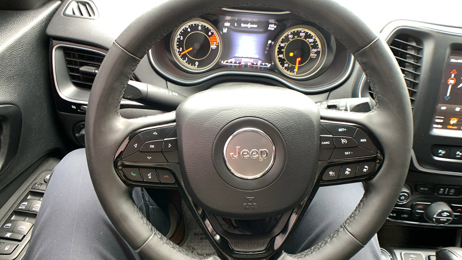 Used 2023 Jeep Cherokee Altitude Lux AWD/4WD image 14