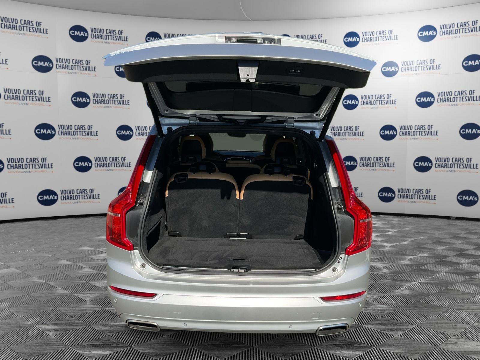 Used 2018 Volvo XC90 T6 Momentum w/ Convenience Package AWD/4WD image 11