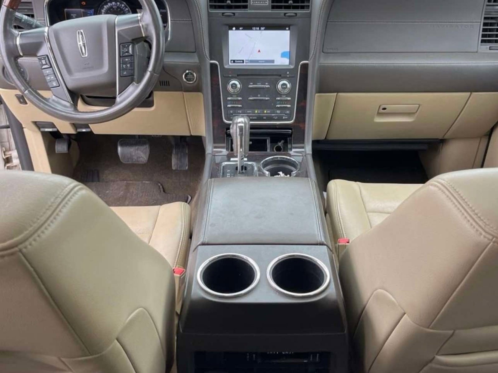 Used 2017 Lincoln Navigator Reserve AWD/4WD image 6