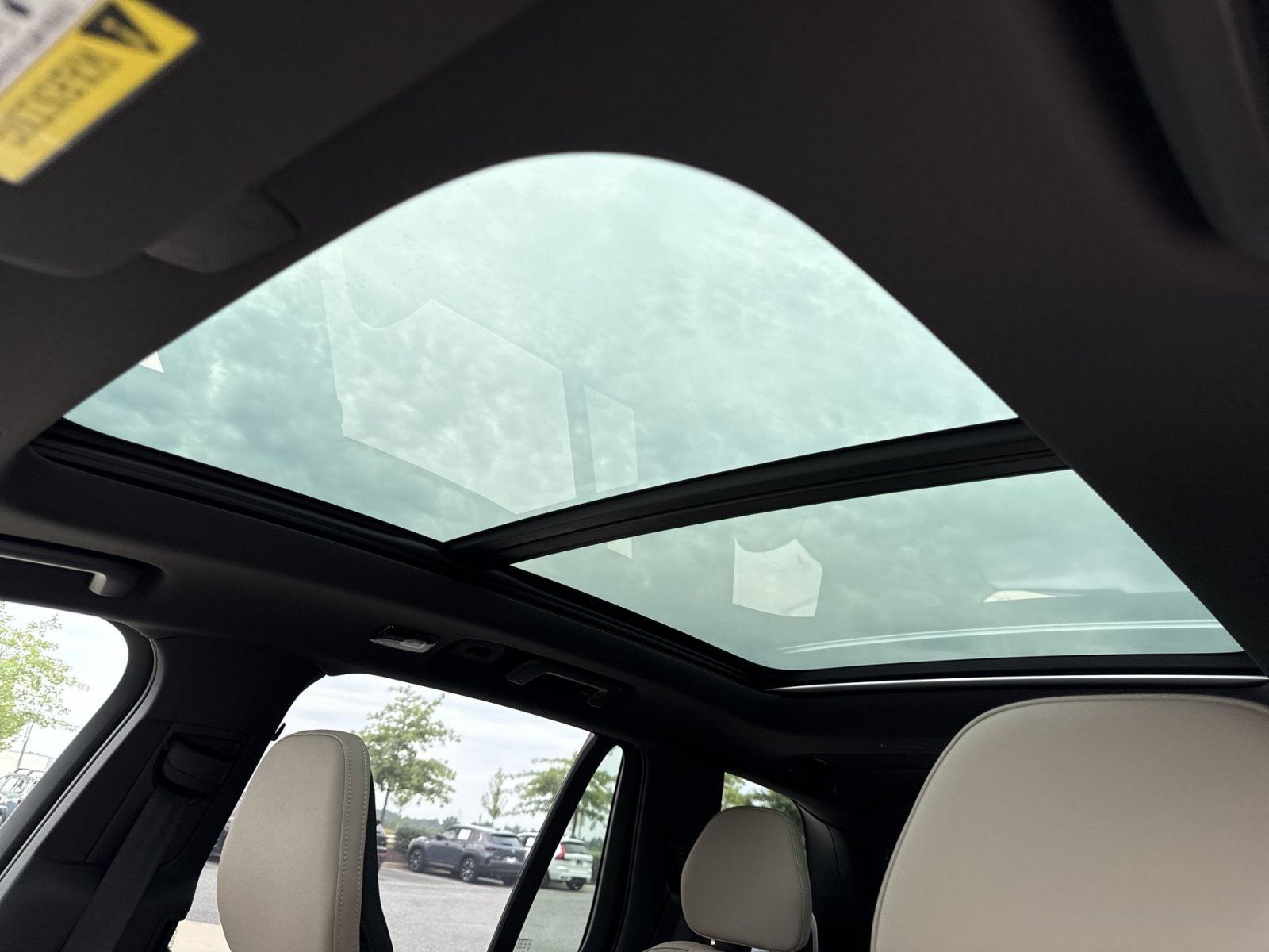 New 2026 Volvo XC90 T8 Plus w/ Protection Package Premier AWD/4WD image 32