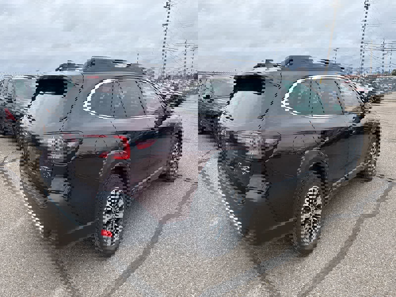 Used 2023 Subaru Outback Limited XT image 3