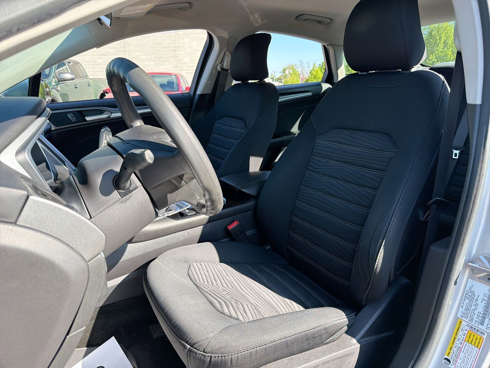 Used 2016 Ford Fusion SE FWD image 17