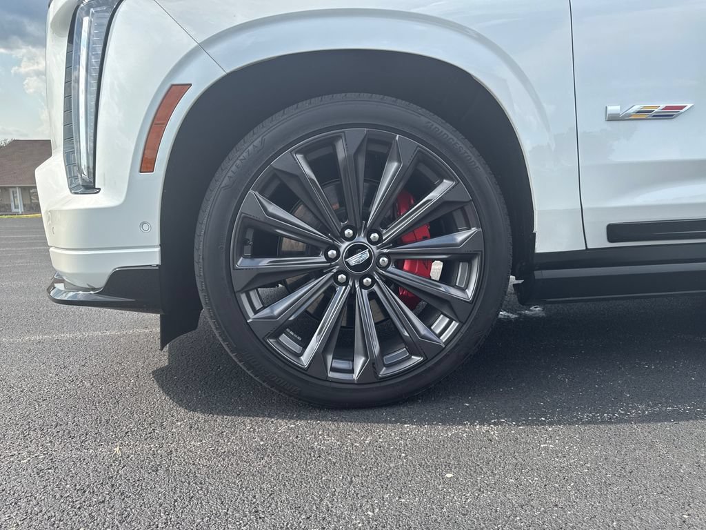 Used 2025 Cadillac Escalade V AWD/4WD image 11