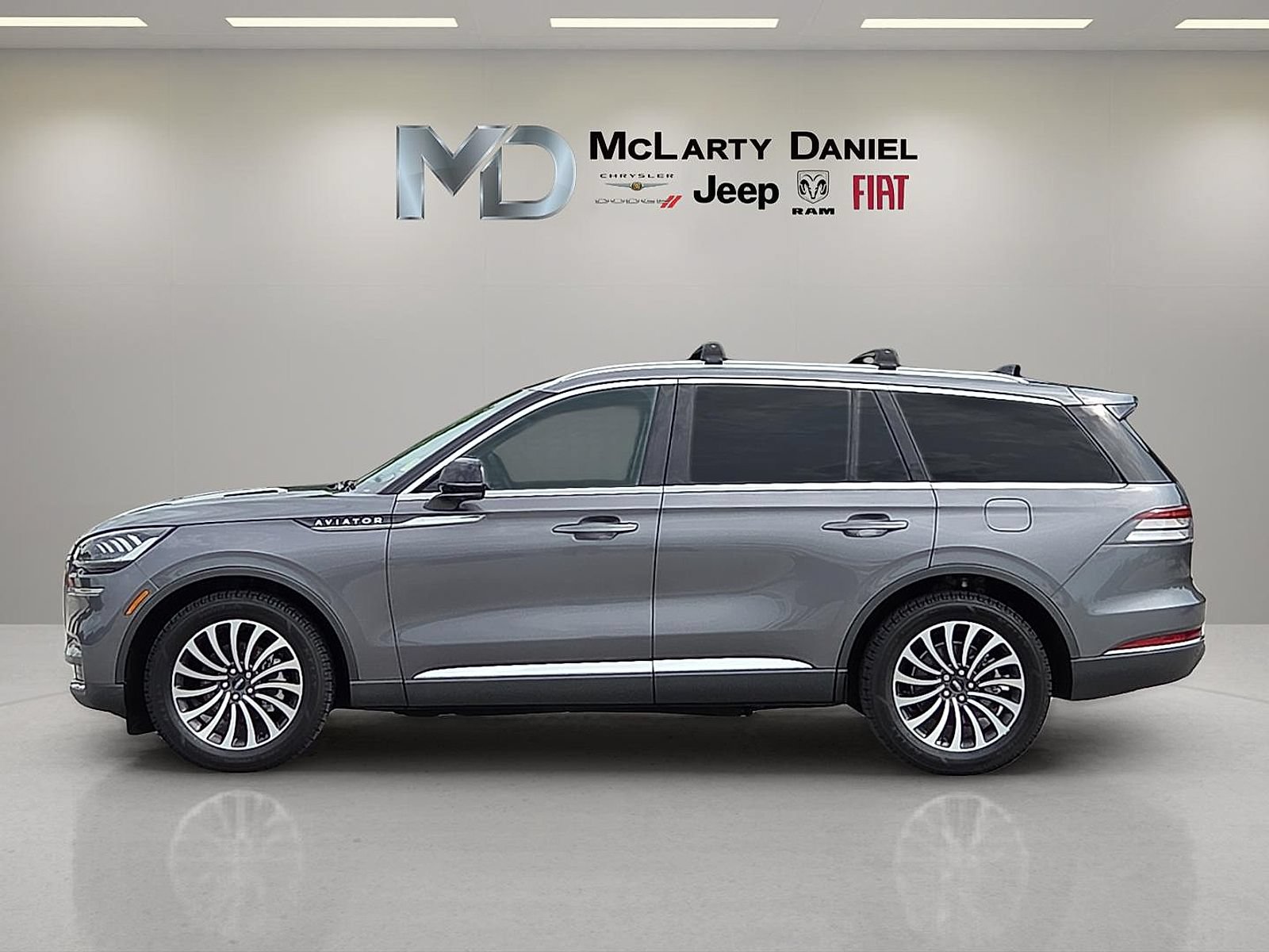 Used 2023 Lincoln Aviator Reserve w/ Elements Package Plus AWD/4WD video 3