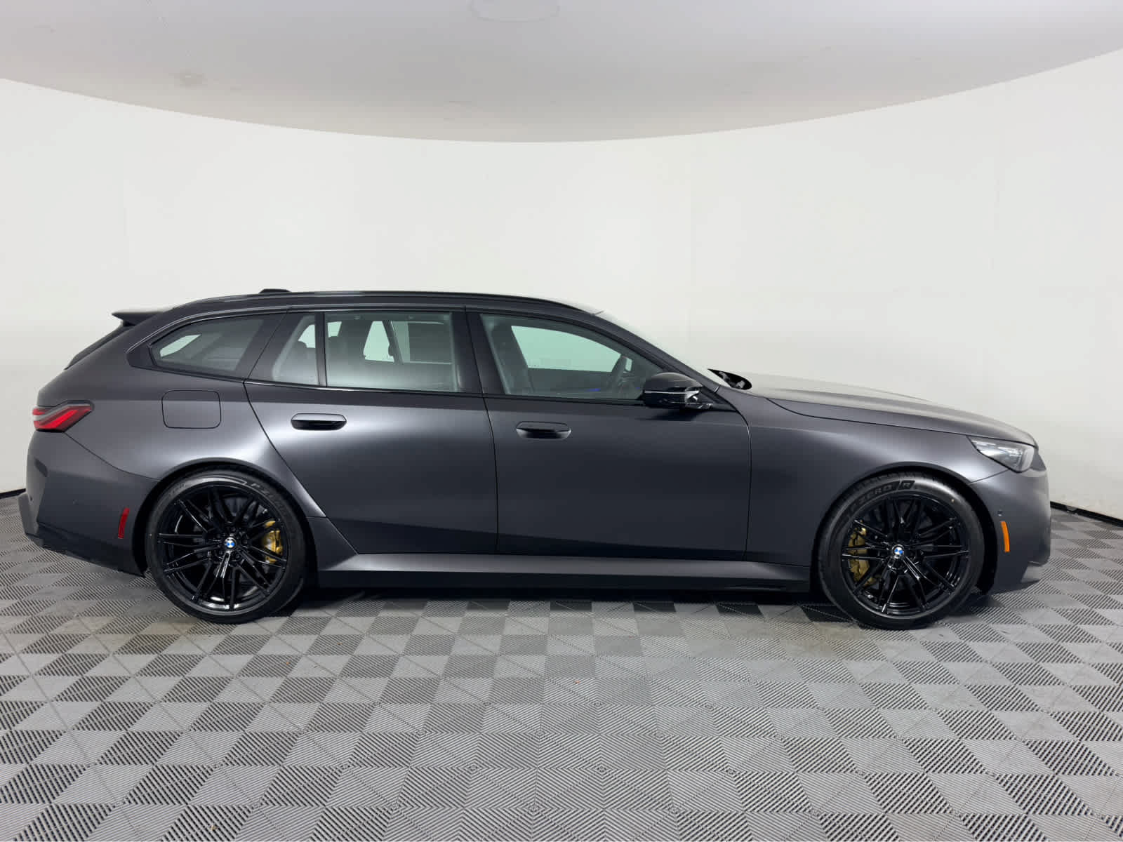 New 2027 BMW M5 Touring AWD/4WD image 2