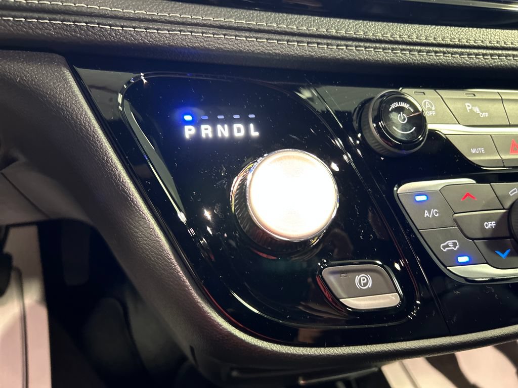 New 2027 Chrysler Pacifica Select FWD image 18