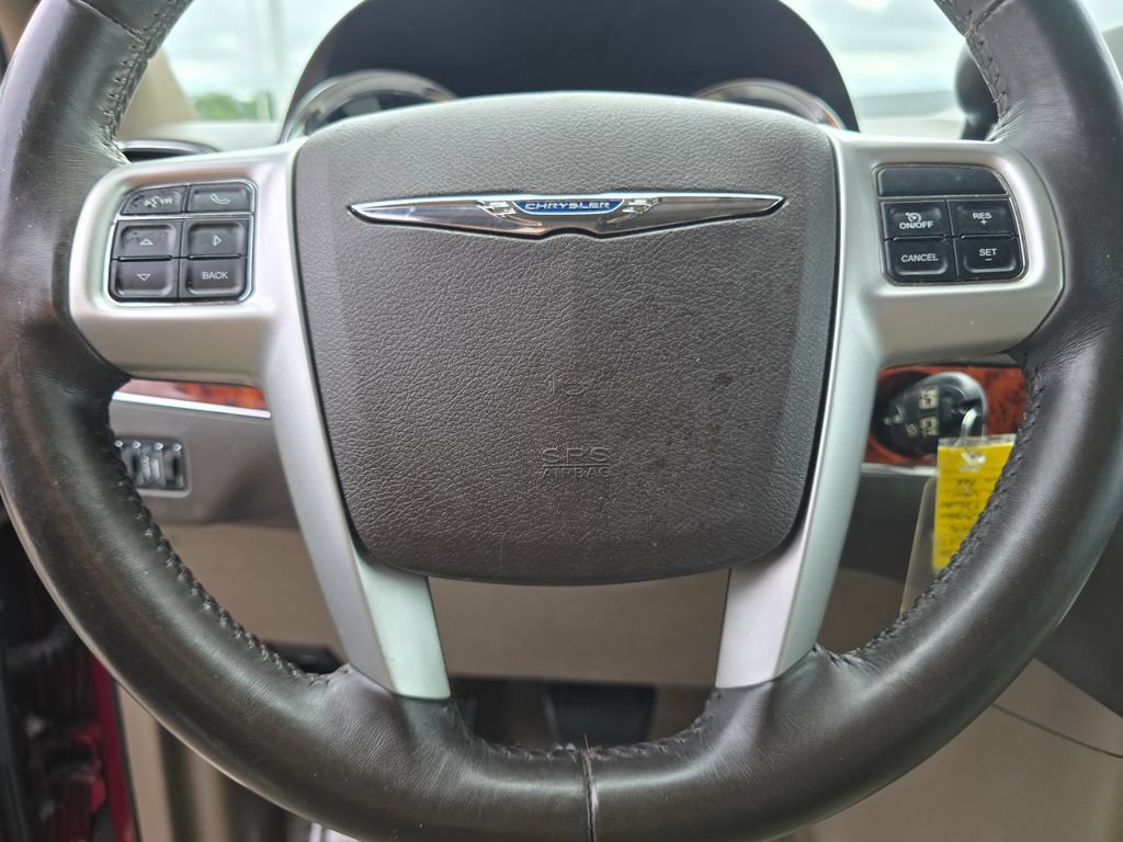Used 2016 Chrysler Town & Country Touring FWD image 34