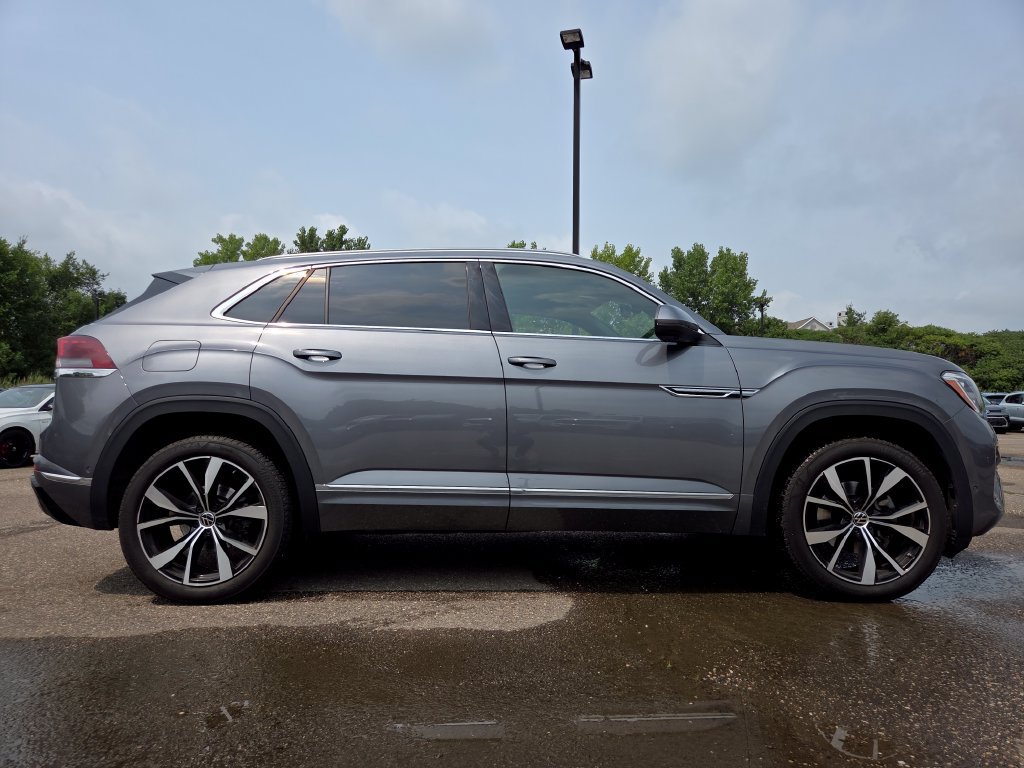 New 2024 Volkswagen Atlas Cross Sport SEL Premium R-Line AWD/4WD image 12