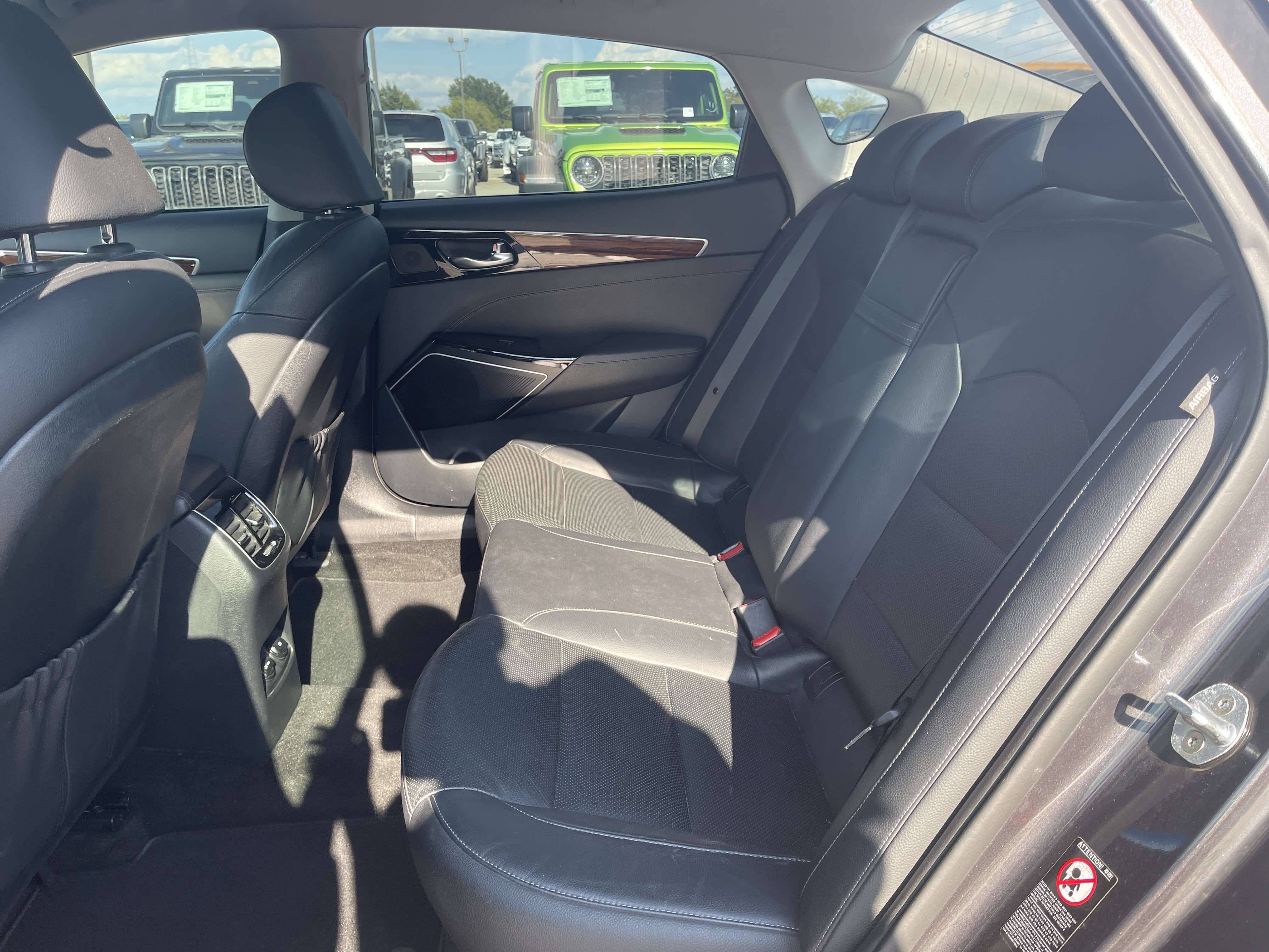 Used 2017 Kia Cadenza Premium FWD image 16