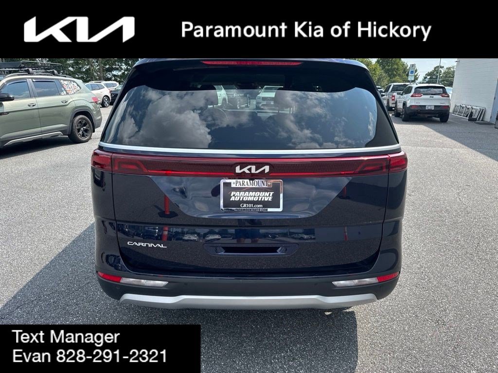 Used 2024 Kia Carnival LX FWD image 6