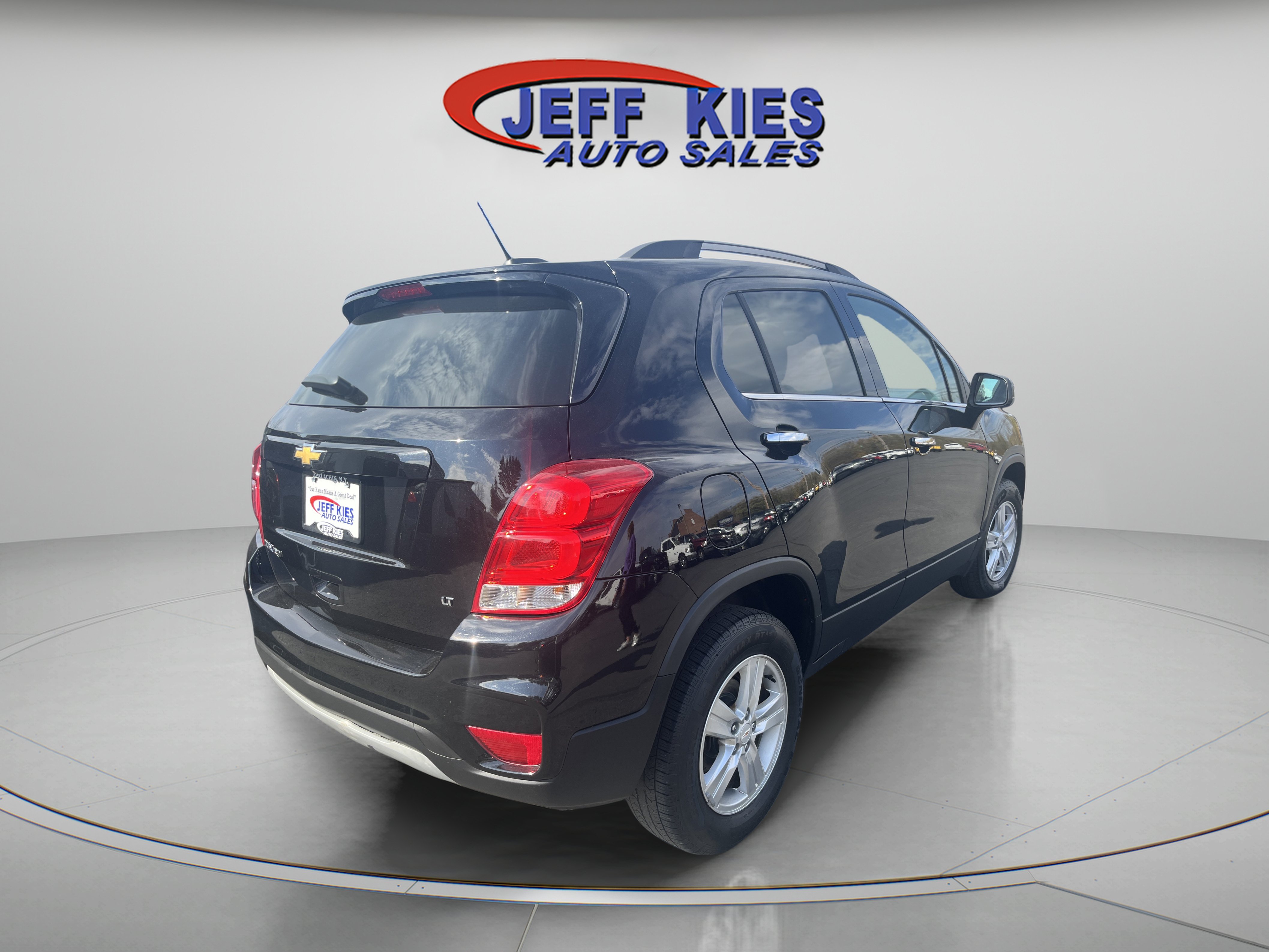 Used 2020 Chevrolet Trax LT w/ LT Convenience Package AWD/4WD image 5