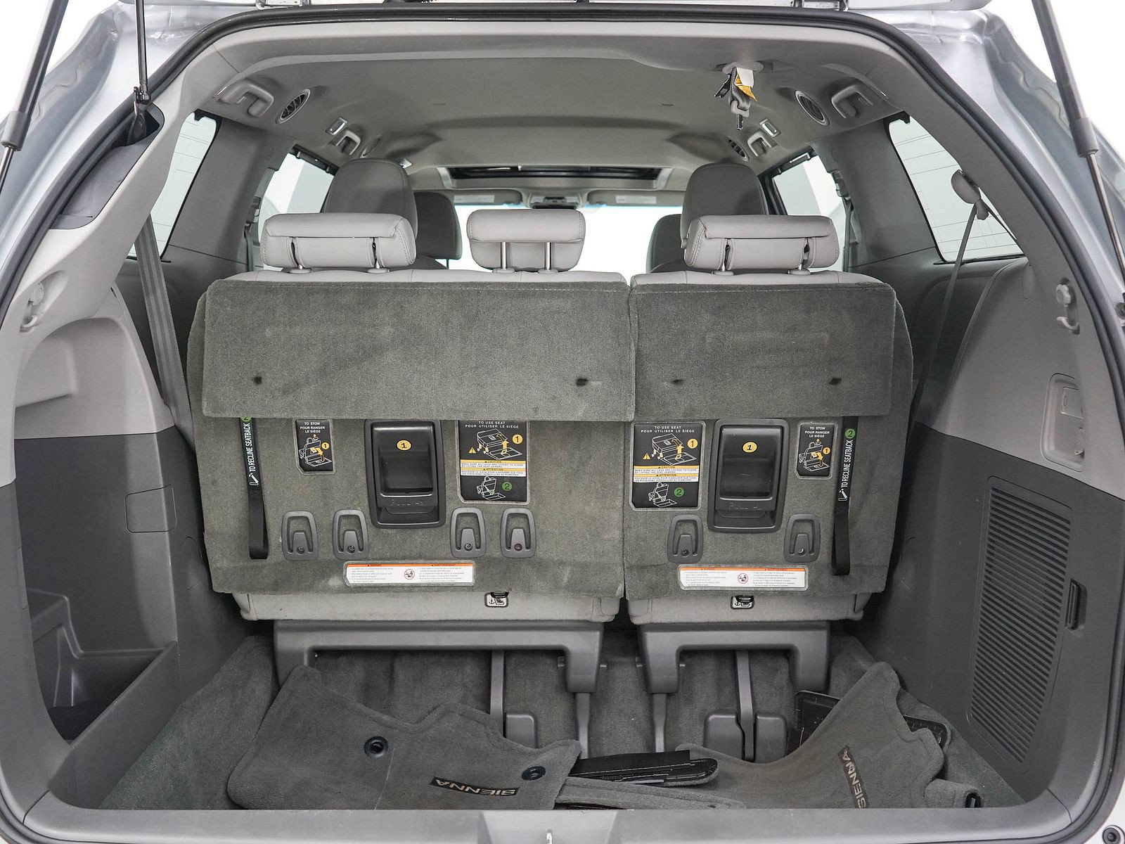 Used 2017 Toyota Sienna XLE w/ XLE Navigation Package AWD/4WD image 9