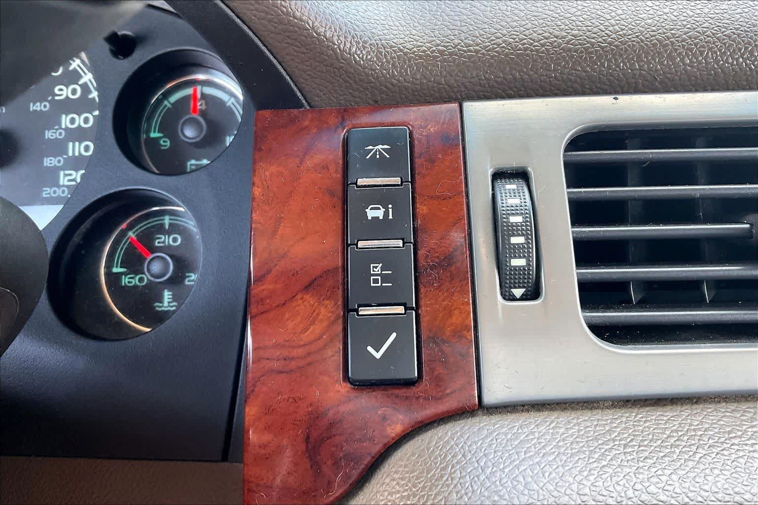 Used 2011 Chevrolet Tahoe LTZ RWD image 29