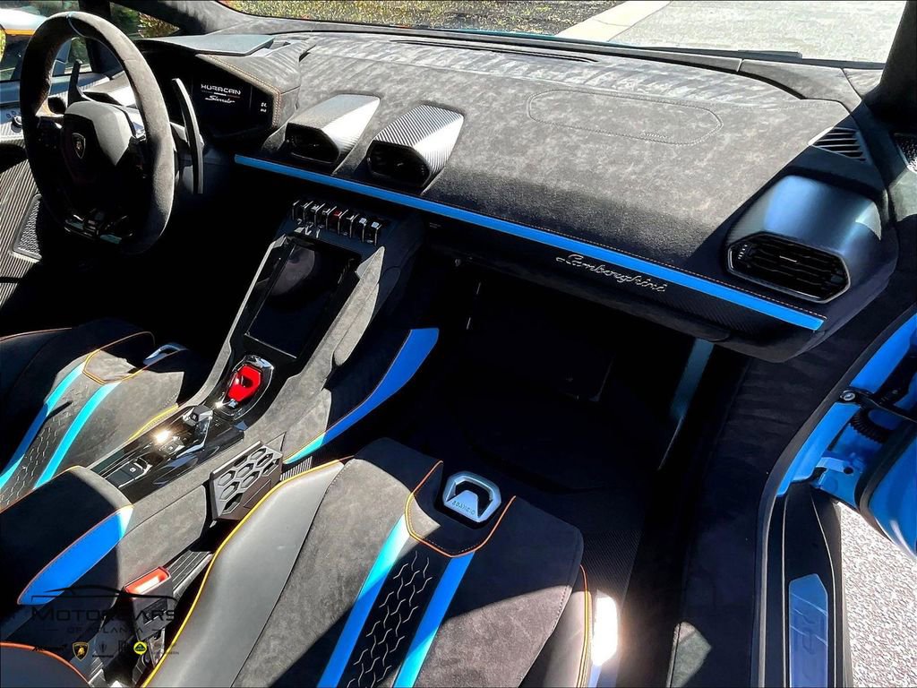 Used 2024 Lamborghini Huracan Sterrato image 13