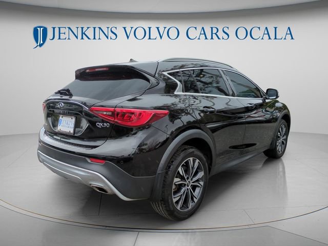 Used 2019 INFINITI QX30 Premium w/ Navigation Package image 3