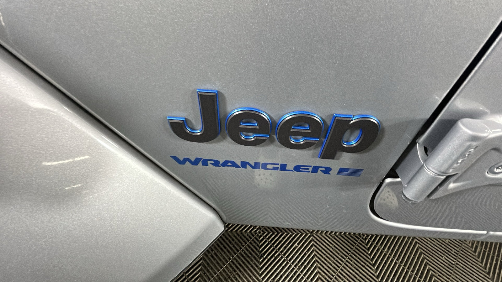 Used 2024 Jeep Wrangler Unlimited w/ Convenience Group AWD/4WD image 11