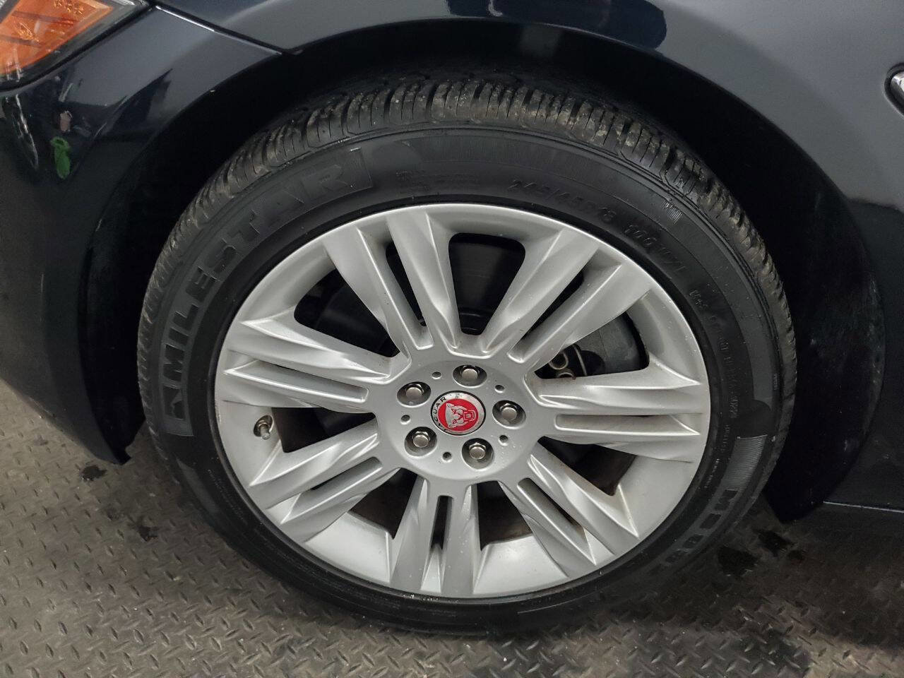 Used 2016 Jaguar XF Premium image 21