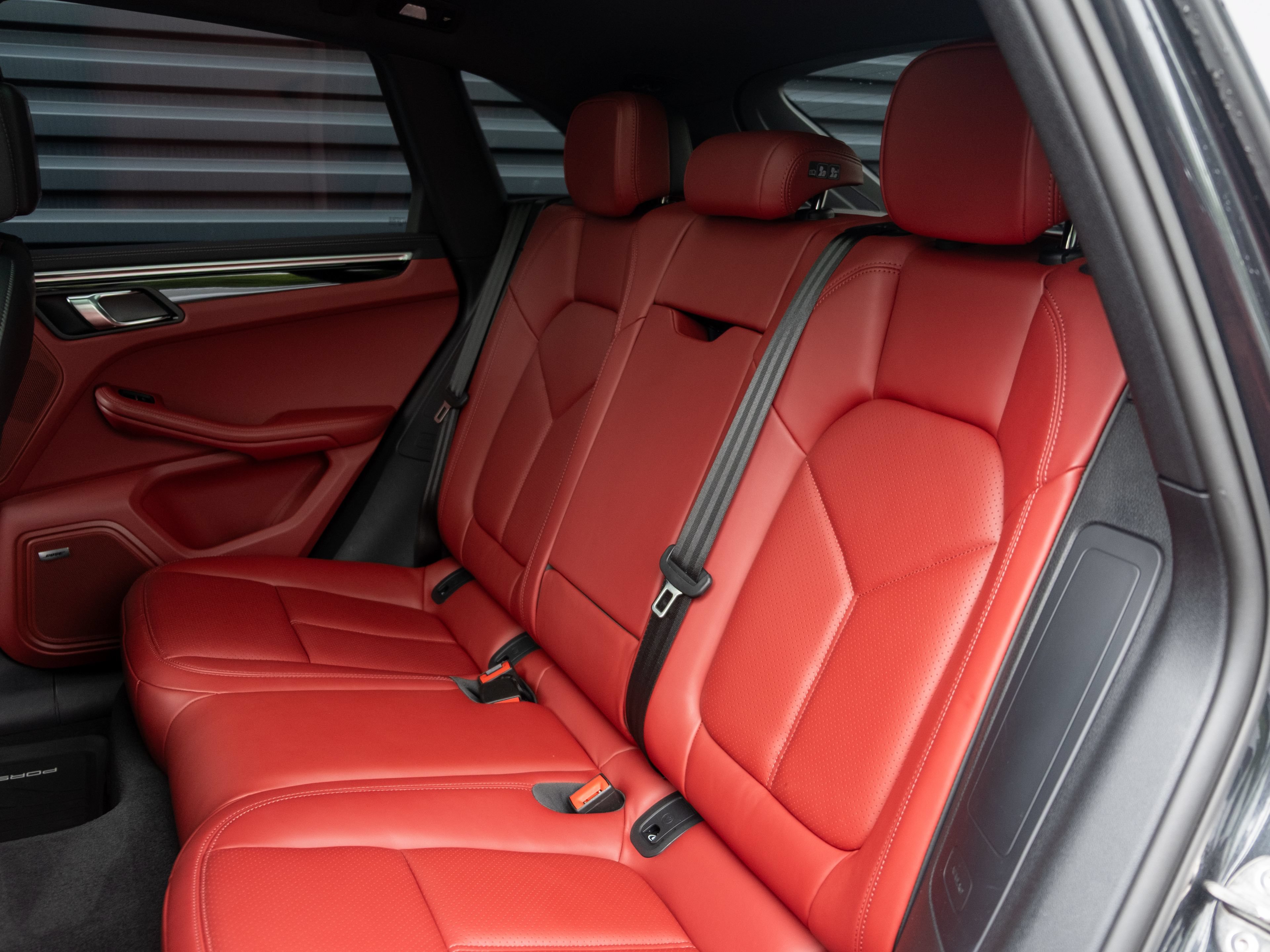 Certified 2024 Porsche Macan S AWD/4WD image 41