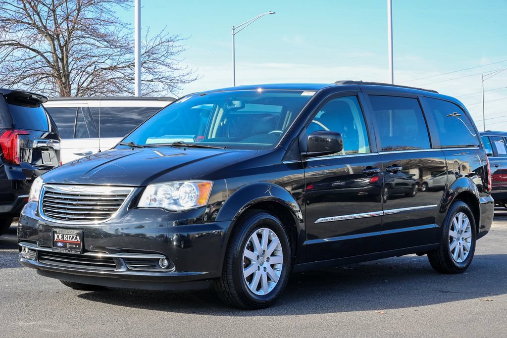 Used 2014 Chrysler Town & Country Touring FWD image 18