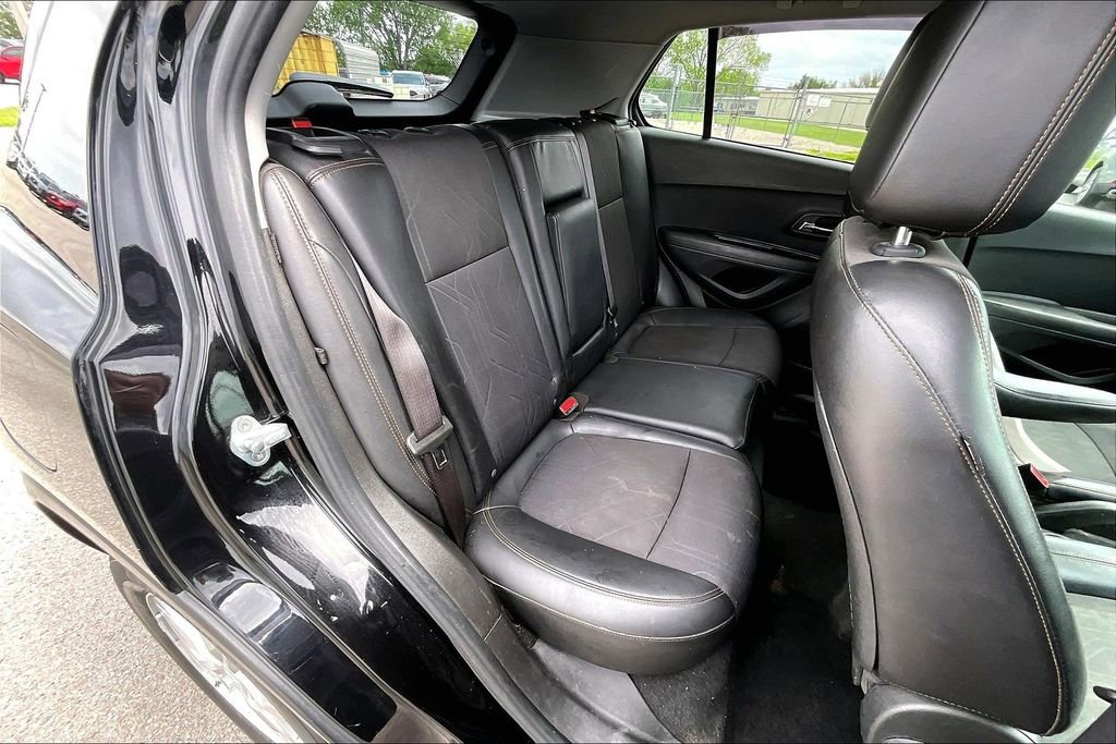 Used 2020 Chevrolet Trax LT w/ LT Convenience Package FWD image 36