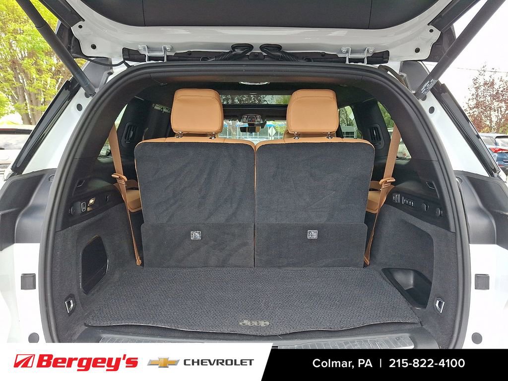 Used 2023 Jeep Grand Cherokee L Summit AWD/4WD image 36