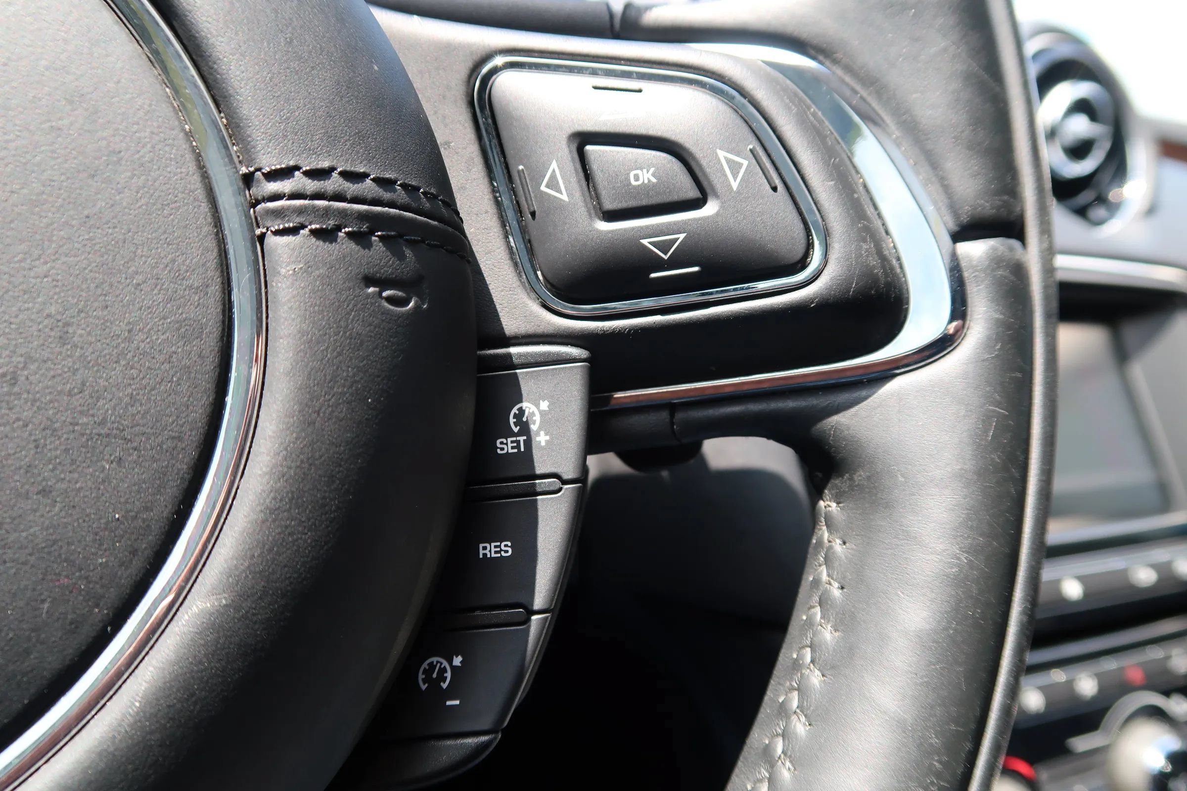Used 2017 Jaguar XJ R-Sport RWD image 34