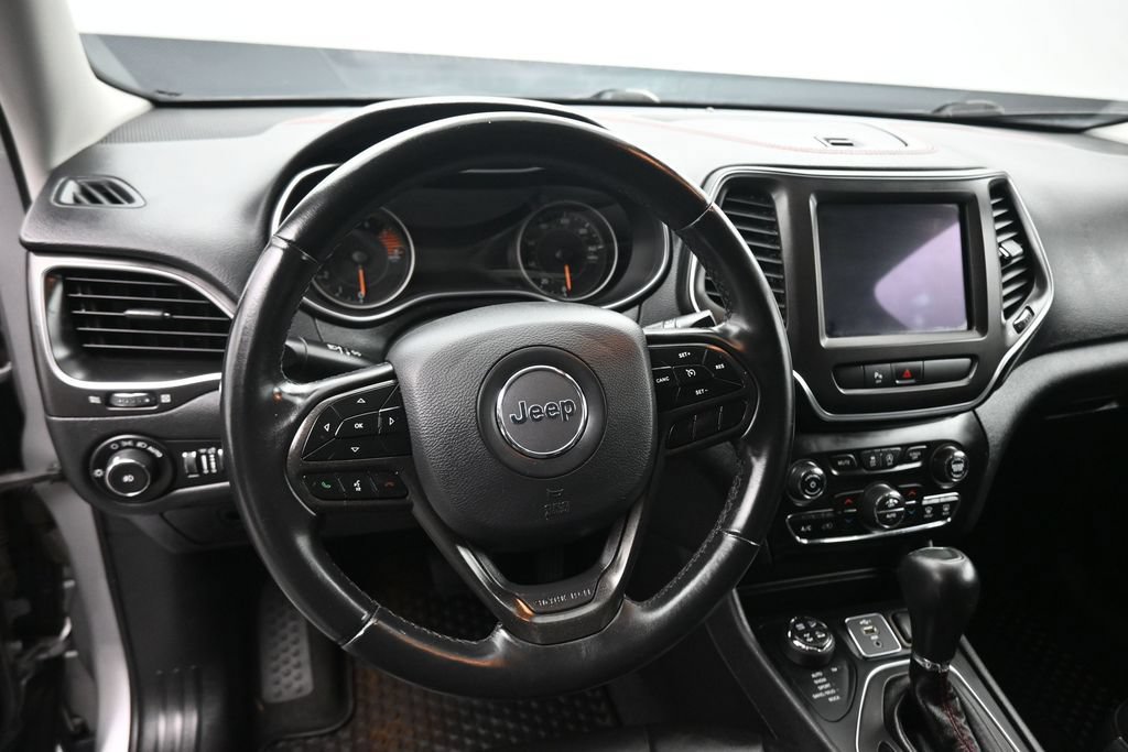 Used 2019 Jeep Cherokee Trailhawk AWD/4WD image 14