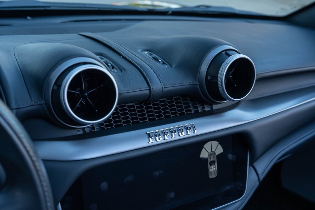 Used 2019 Ferrari Portofino image 40